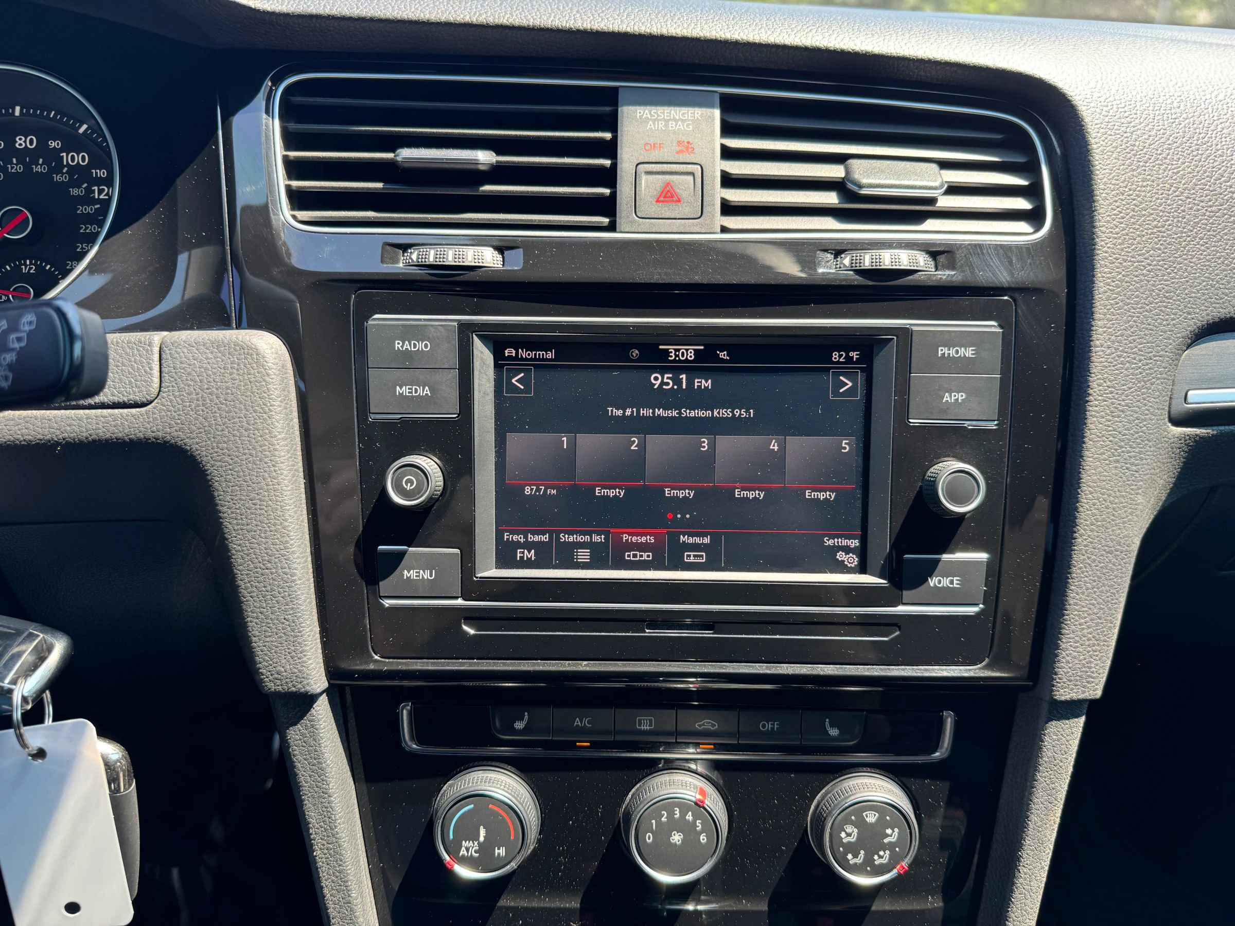 Used 2021 Volkswagen GTI SE image 21