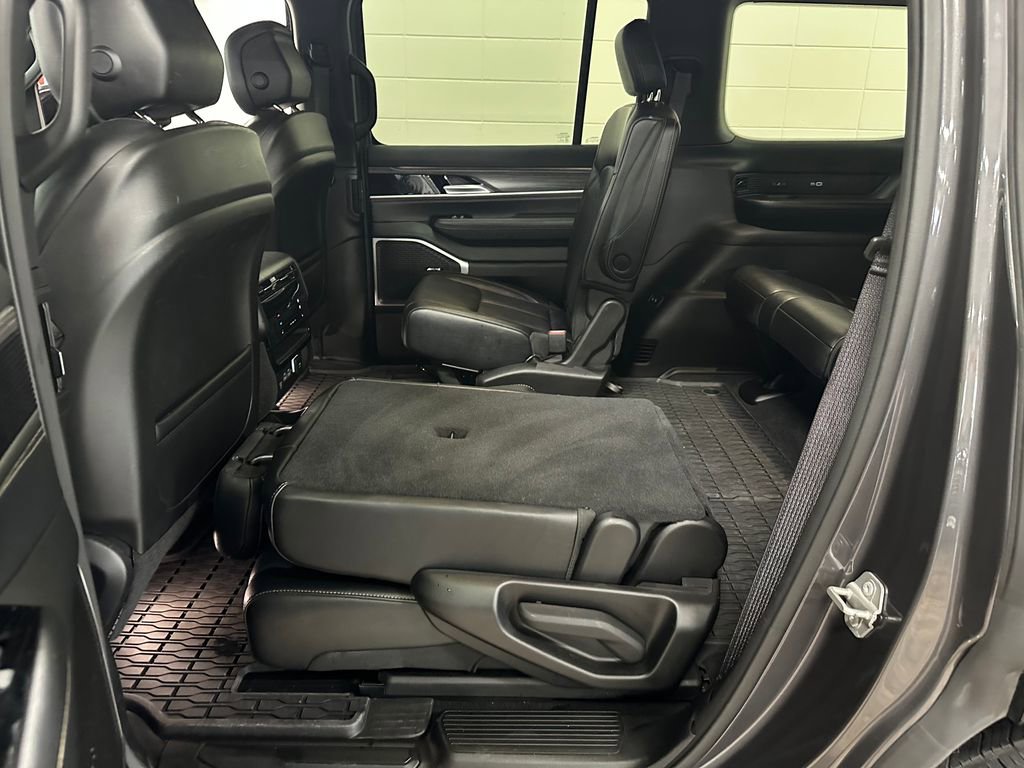 Certified 2024 Jeep Wagoneer Series III AWD/4WD image 37