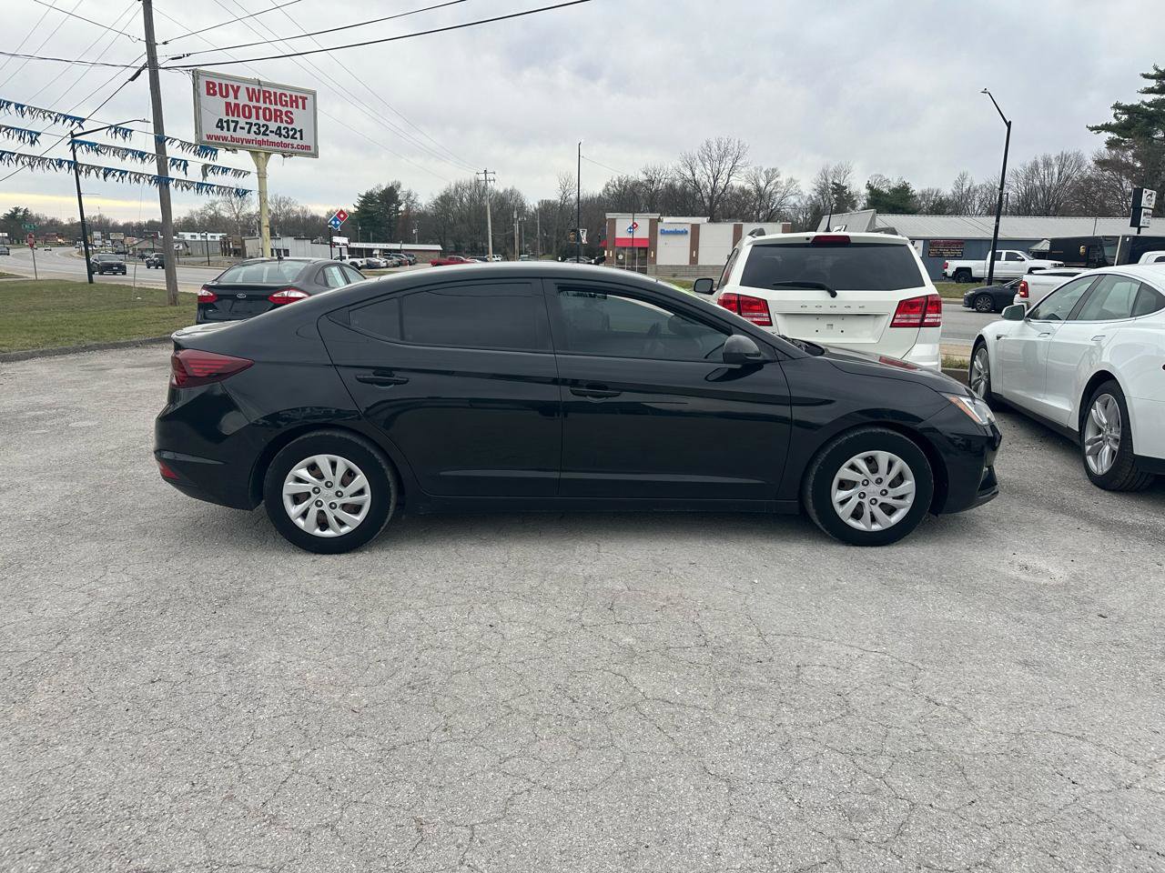 Used 2020 Hyundai Elantra SE image 2