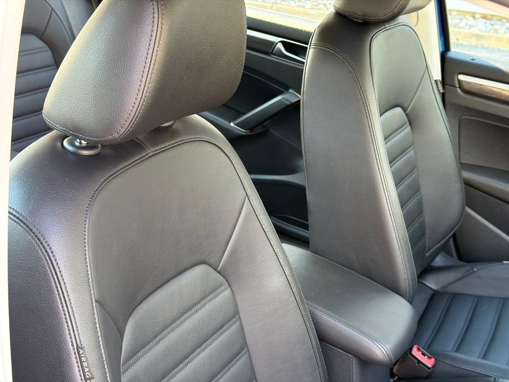Used 2017 Volkswagen Passat 1.8T SEL Premium FWD image 8