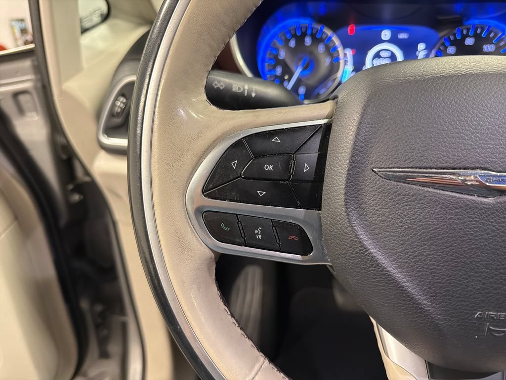 Used 2019 Chrysler Pacifica Limited w/ Tire & Wheel Group FWD image 35