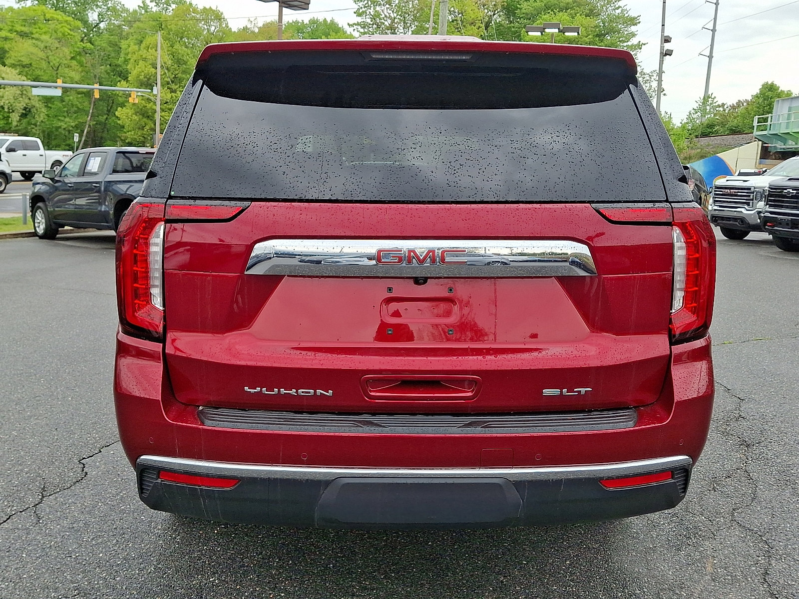 Certified 2024 GMC Yukon XL SLT w/ SLT Premium Package AWD/4WD image 5