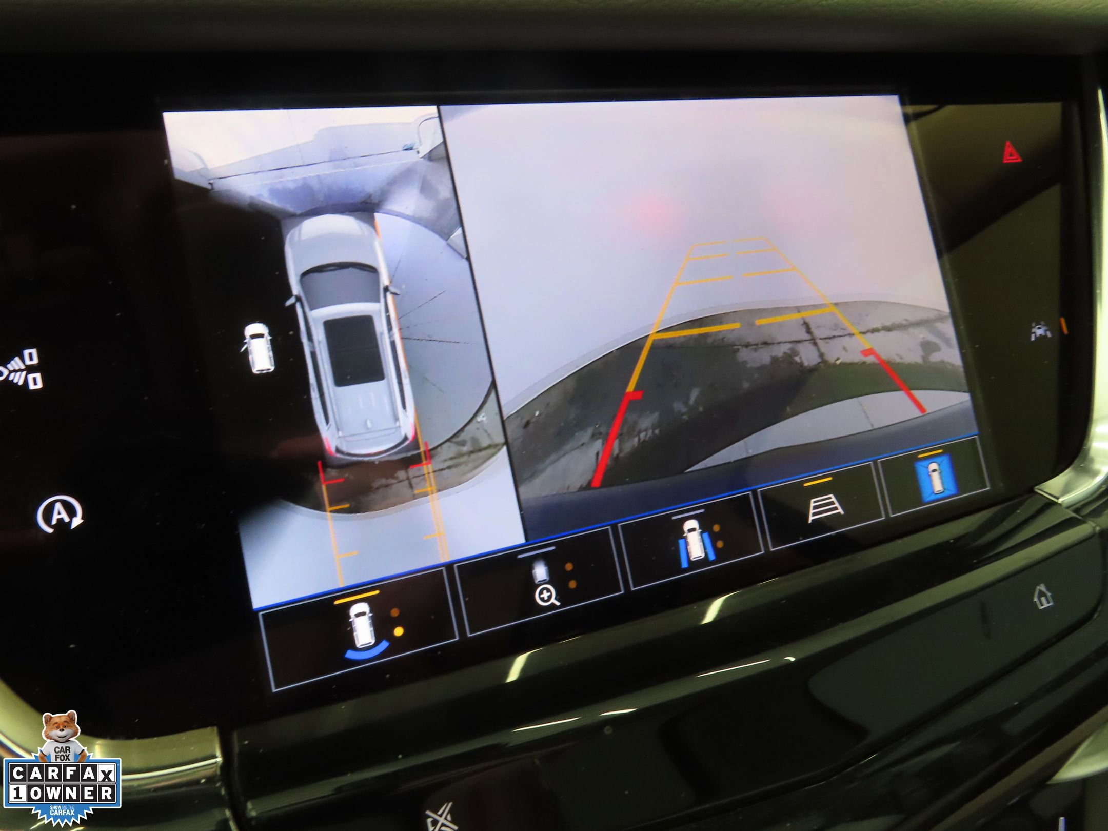 Used 2025 Cadillac XT6 Premium Luxury w/ Technology Package FWD image 18