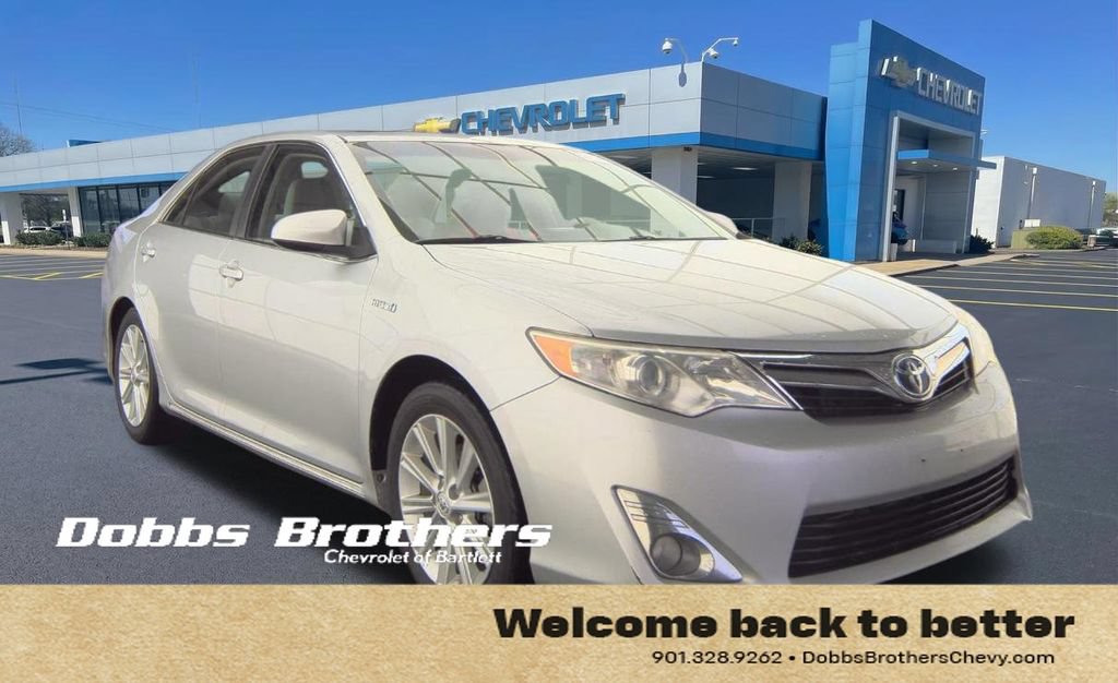 Used 2014 Toyota Camry XLE w/ Moonroof Package FWD image 2