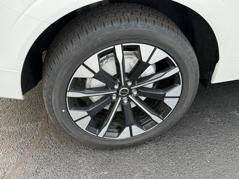 New 2026 Volvo XC60 B5 Plus w/ Climate Package image 4