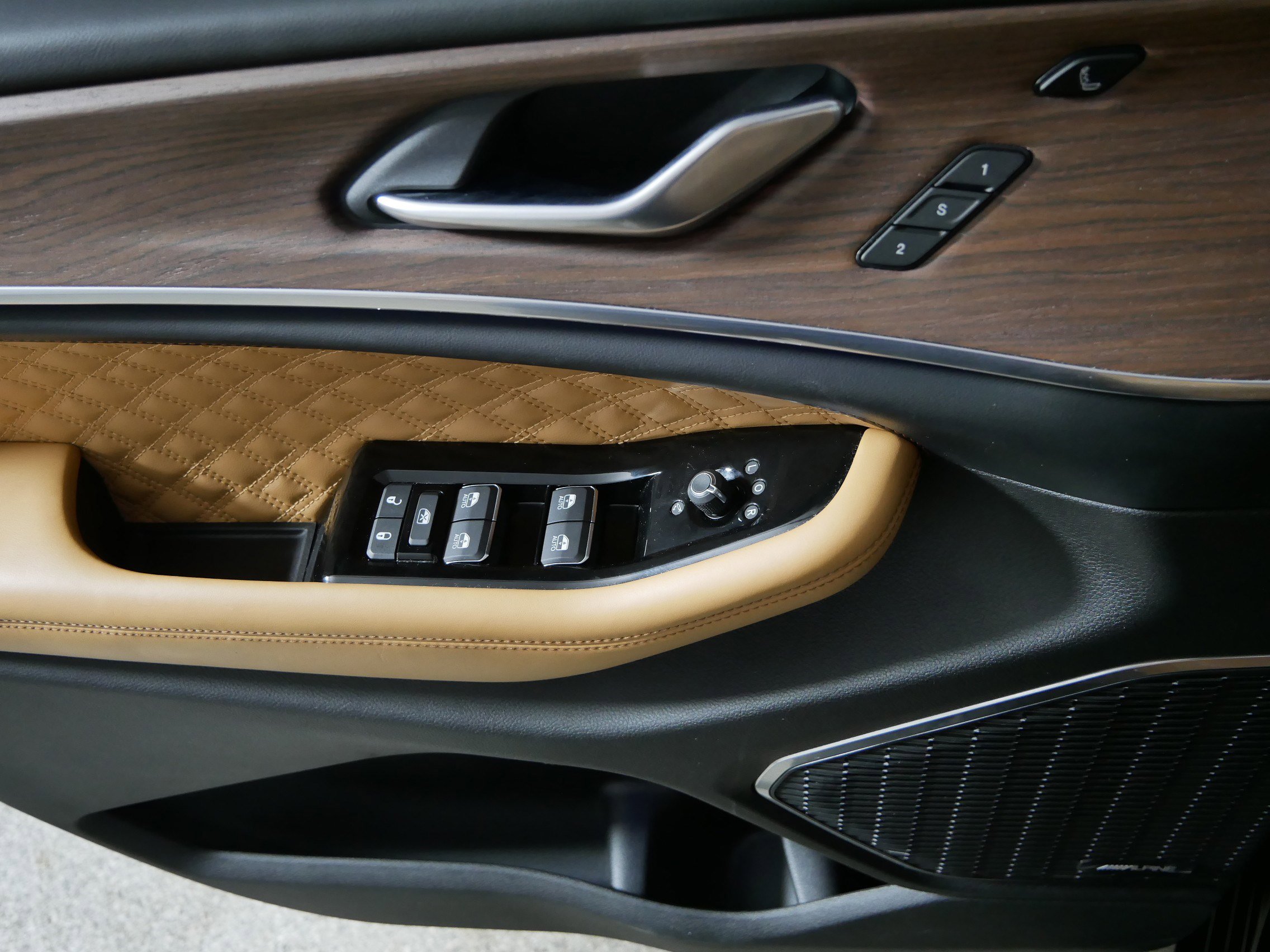 Used 2023 Jeep Grand Cherokee Summit w/ Luxury Tech Group V image 19