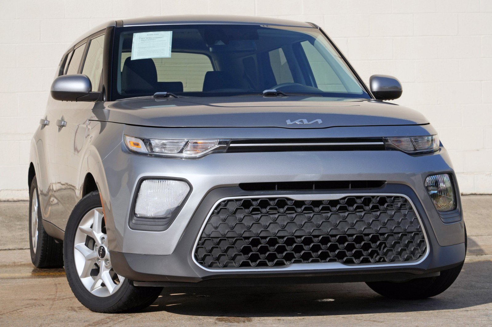 Used 2022 Kia Soul LX w/ Technology Package FWD image 2