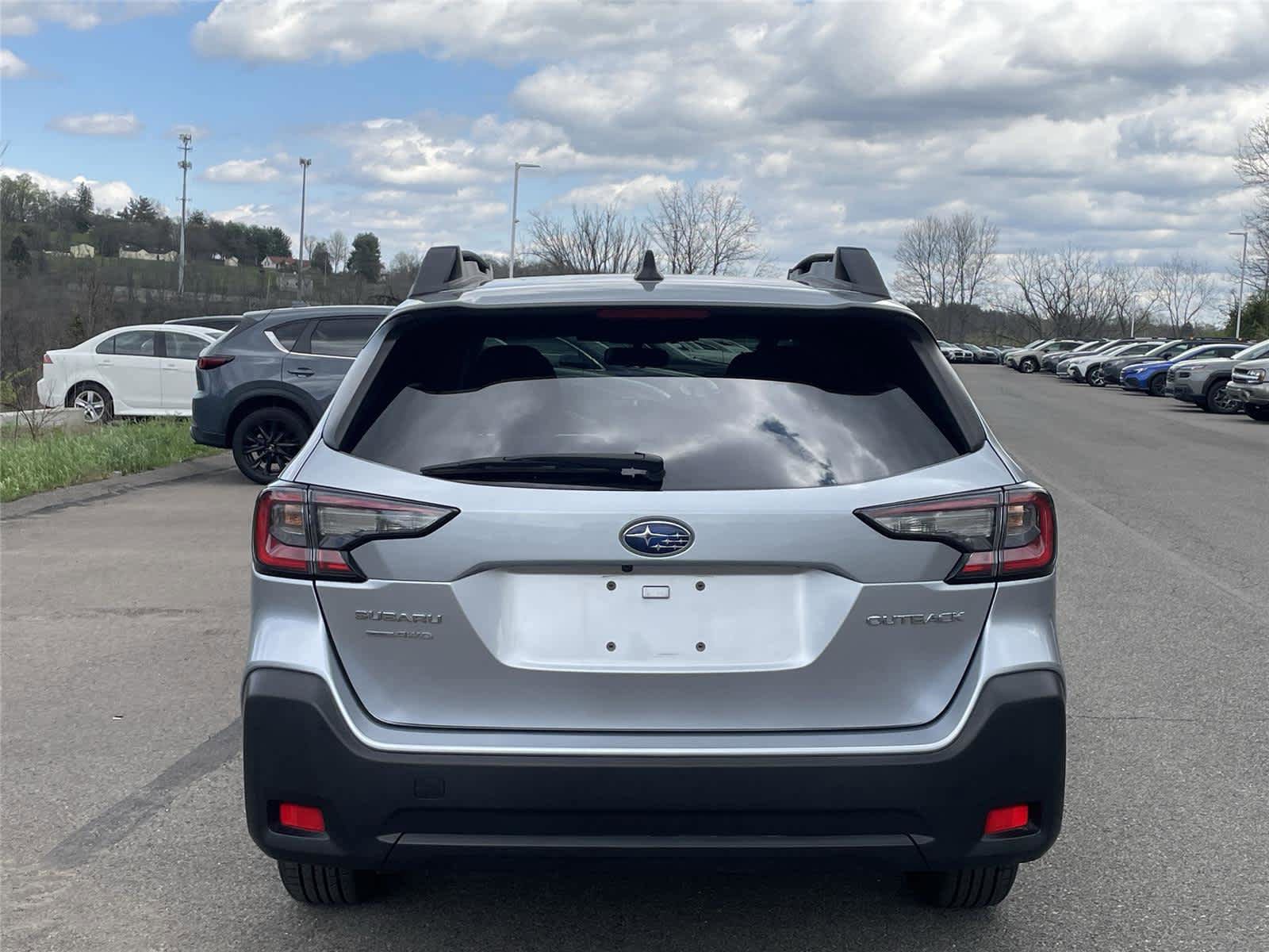 Used 2024 Subaru Outback Premium AWD/4WD image 4