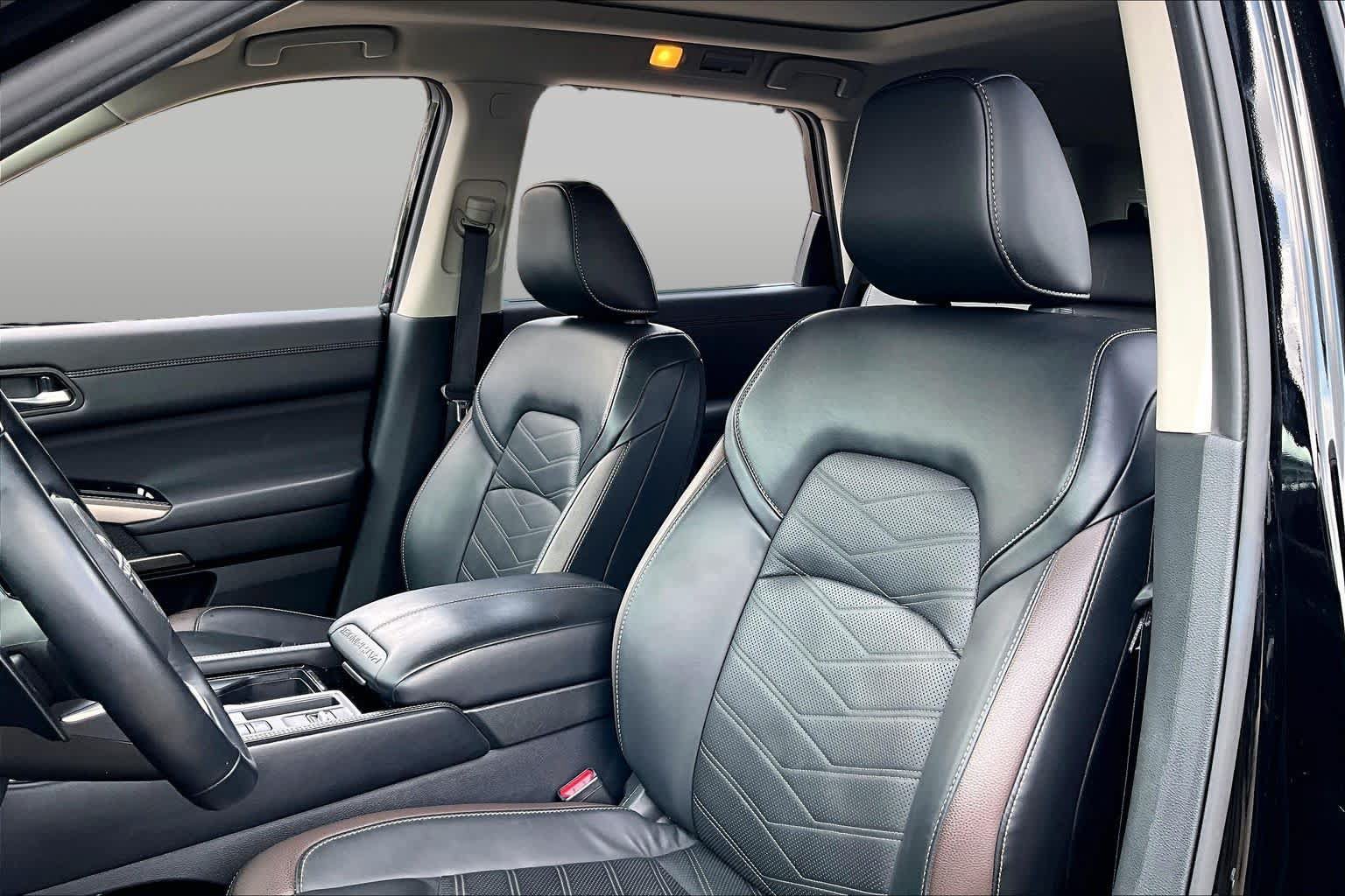 Certified 2025 Nissan Pathfinder Platinum w/ Cargo Package FWD image 8
