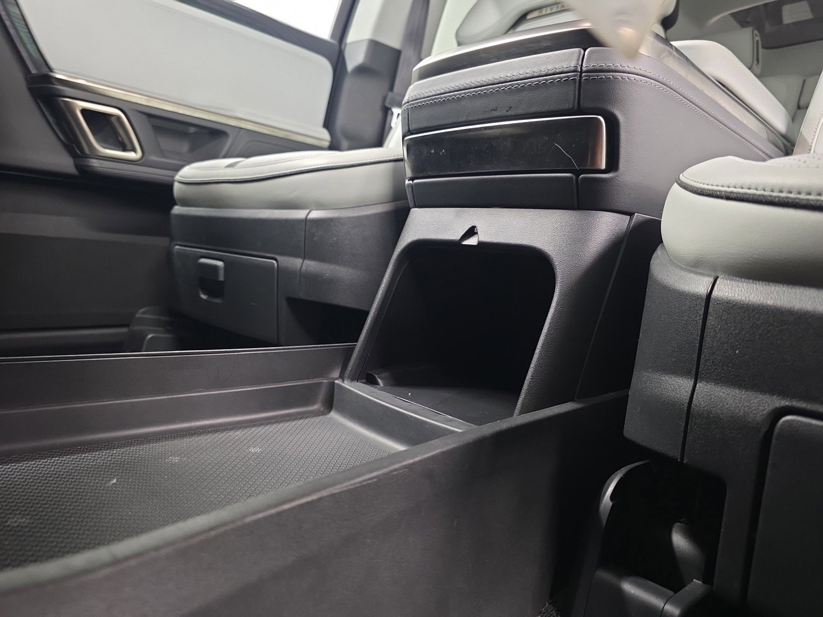 Used 2024 Rivian R1S Adventure AWD/4WD image 33