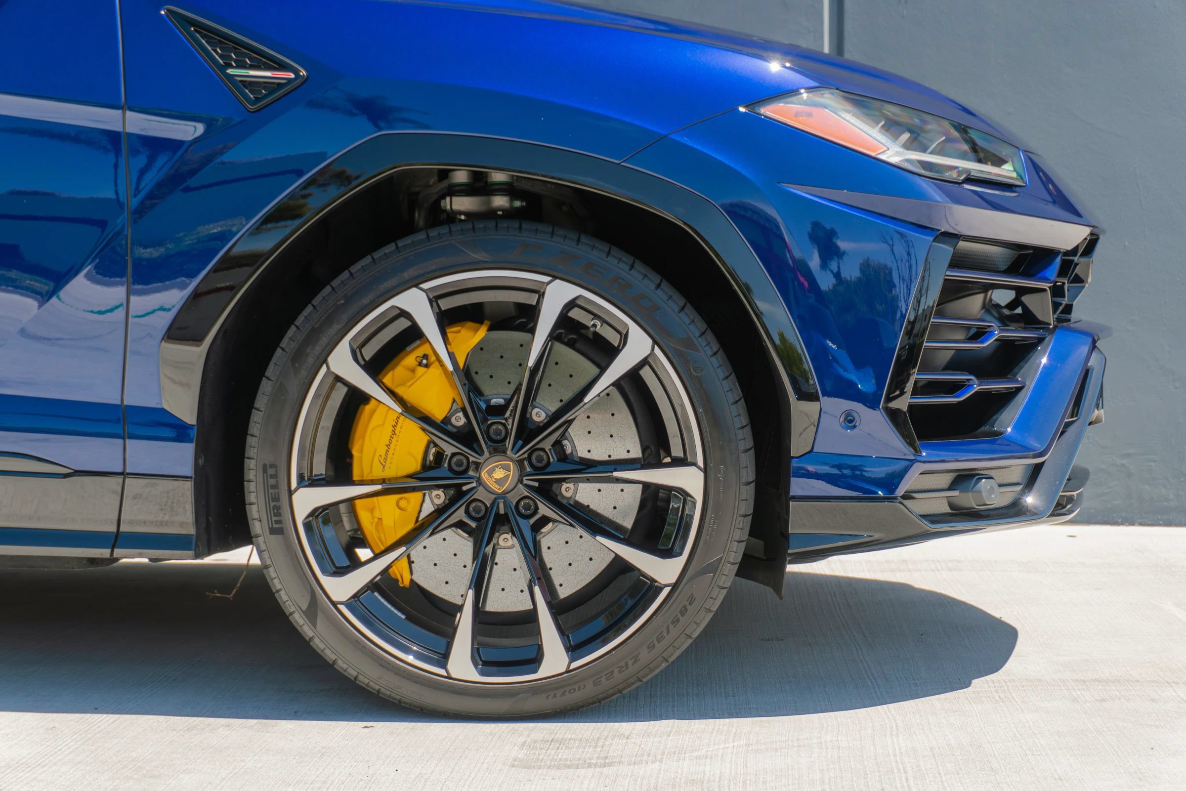 Used 2021 Lamborghini Urus AWD/4WD image 36