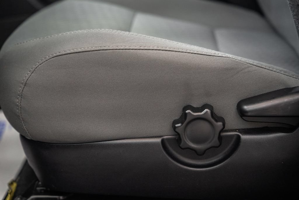 Certified 2021 Toyota Tacoma SR AWD/4WD image 32
