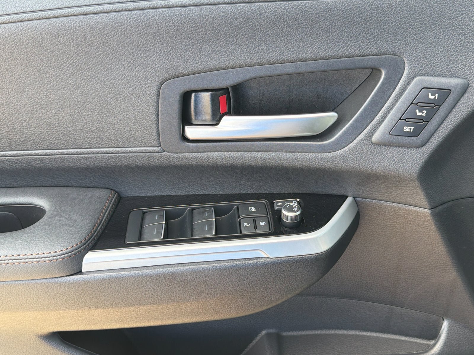 New 2026 Toyota Sienna Platinum AWD/4WD image 11
