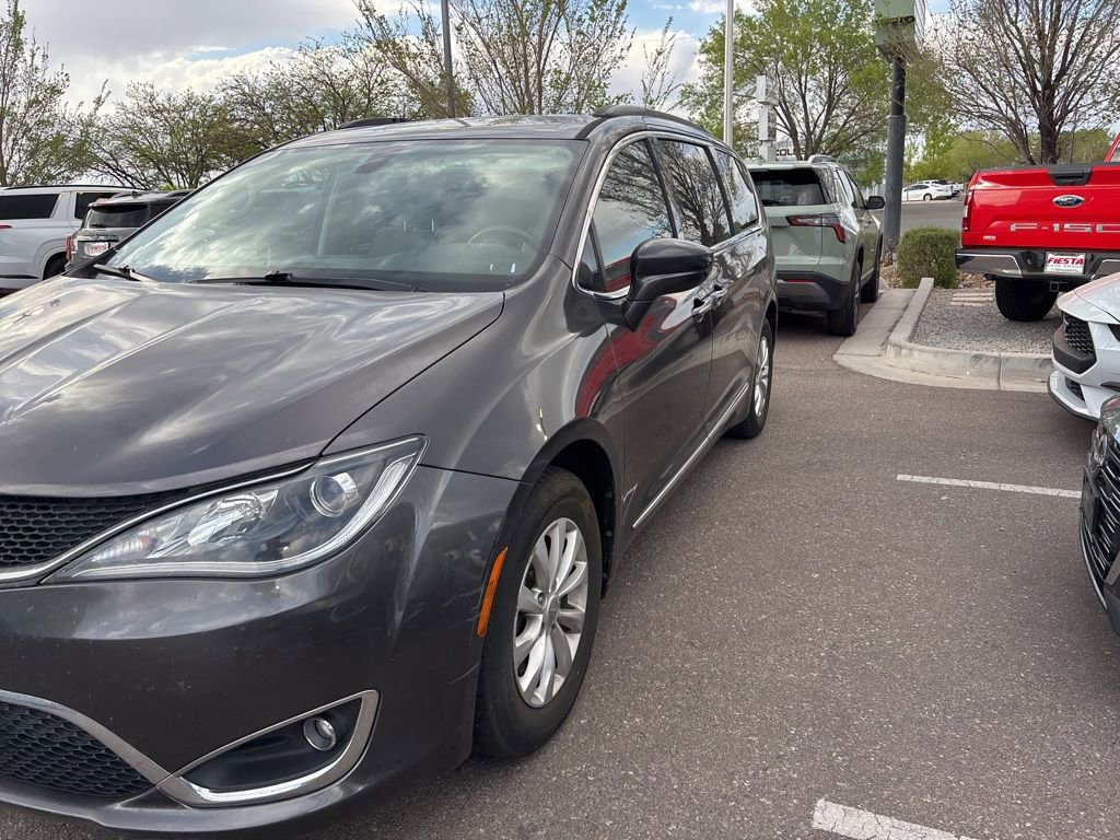 Used 2017 Chrysler Pacifica Touring-L image 21