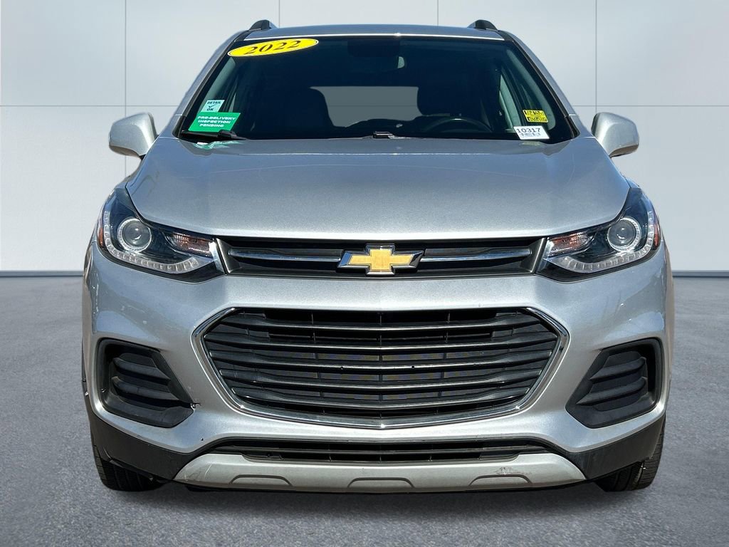 Used 2022 Chevrolet Trax LT w/ Driver Confidence Package AWD/4WD image 3