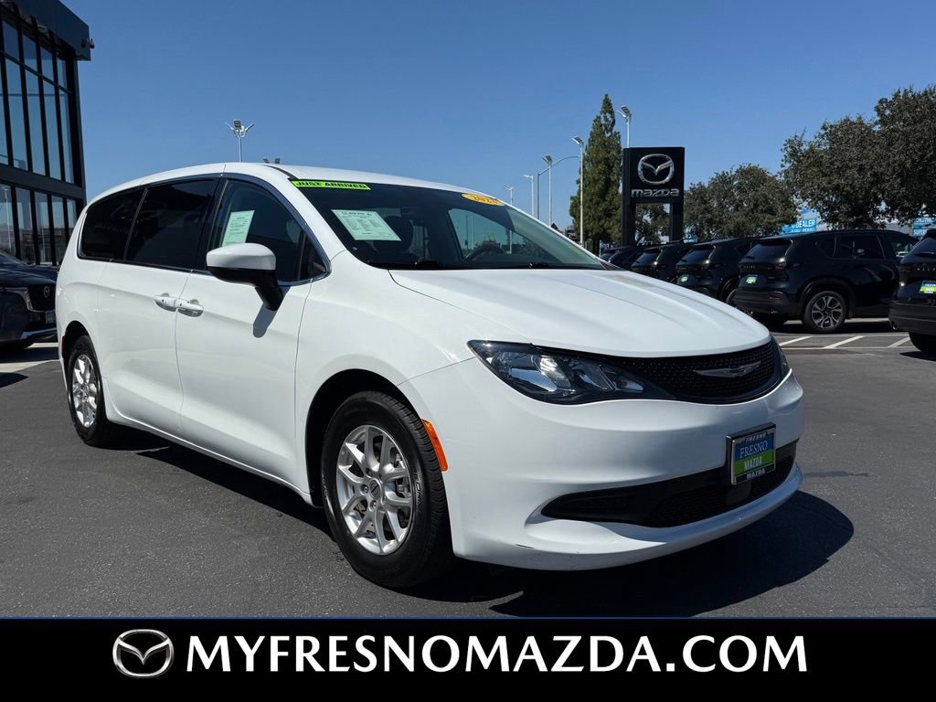 Used 2023 Chrysler Voyager LX FWD image 2