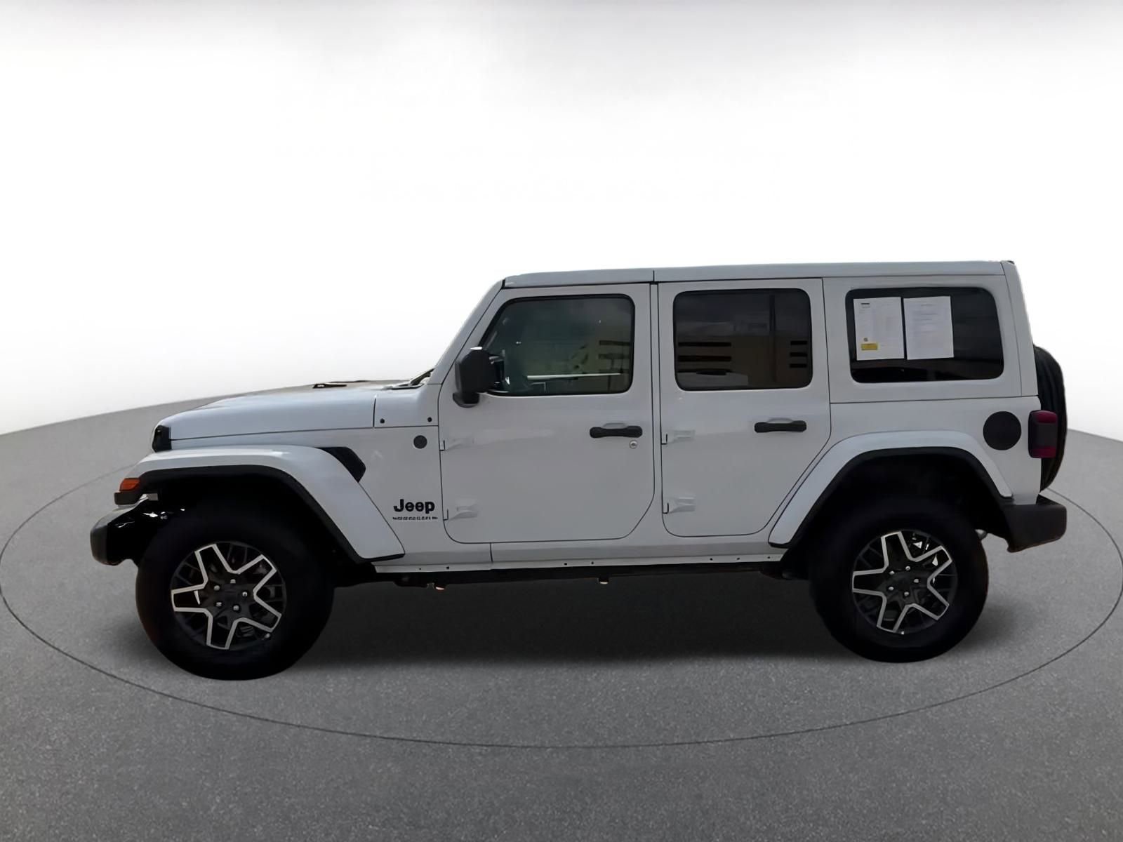 Used 2025 Jeep Wrangler Sahara image 9