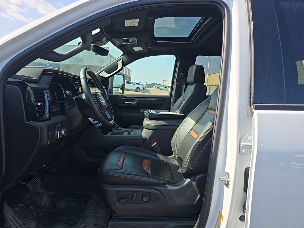 Used 2026 GMC Sierra 2500 AT4 w/ Technology Package AWD/4WD image 11