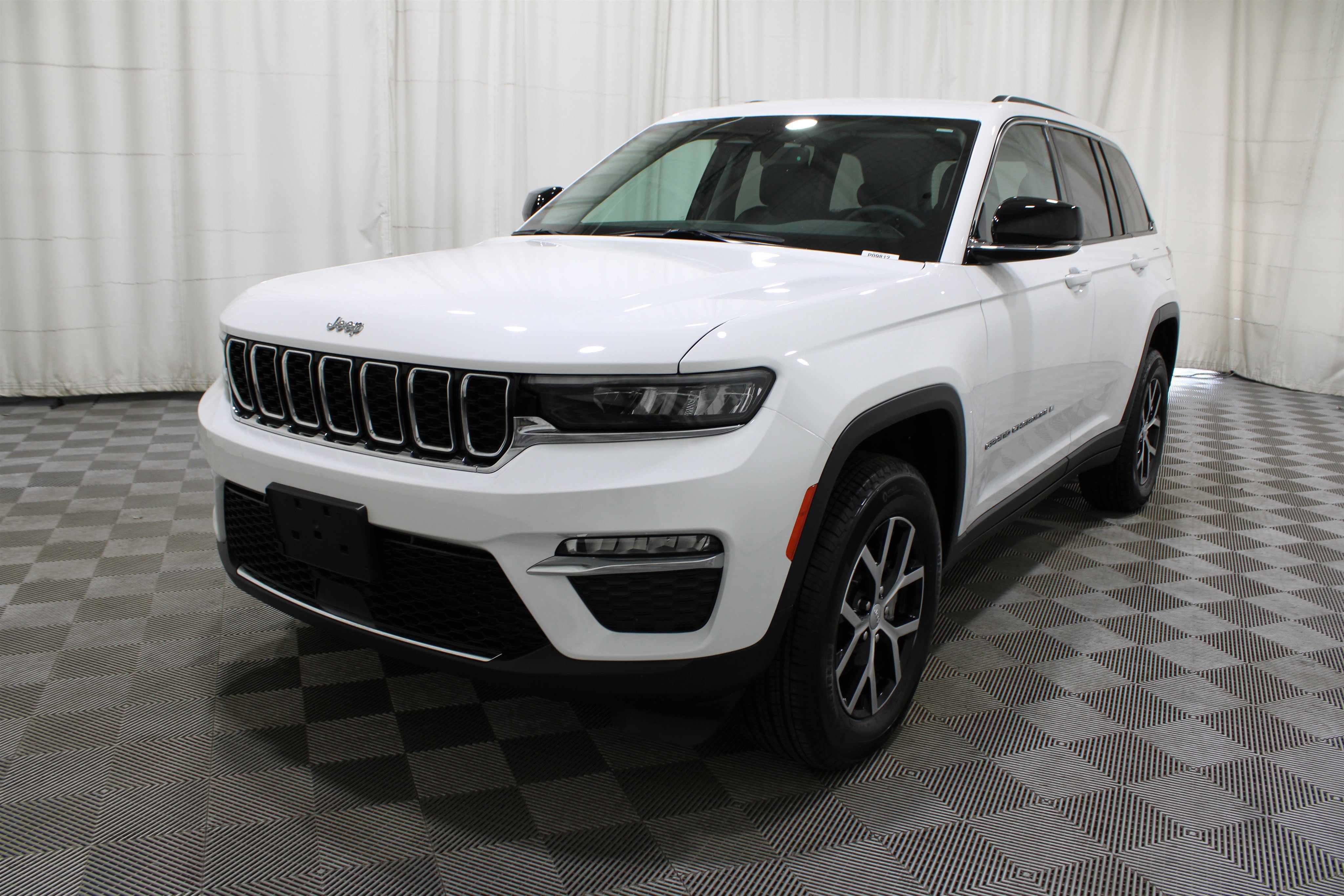Used 2024 Jeep Grand Cherokee Limited image 31