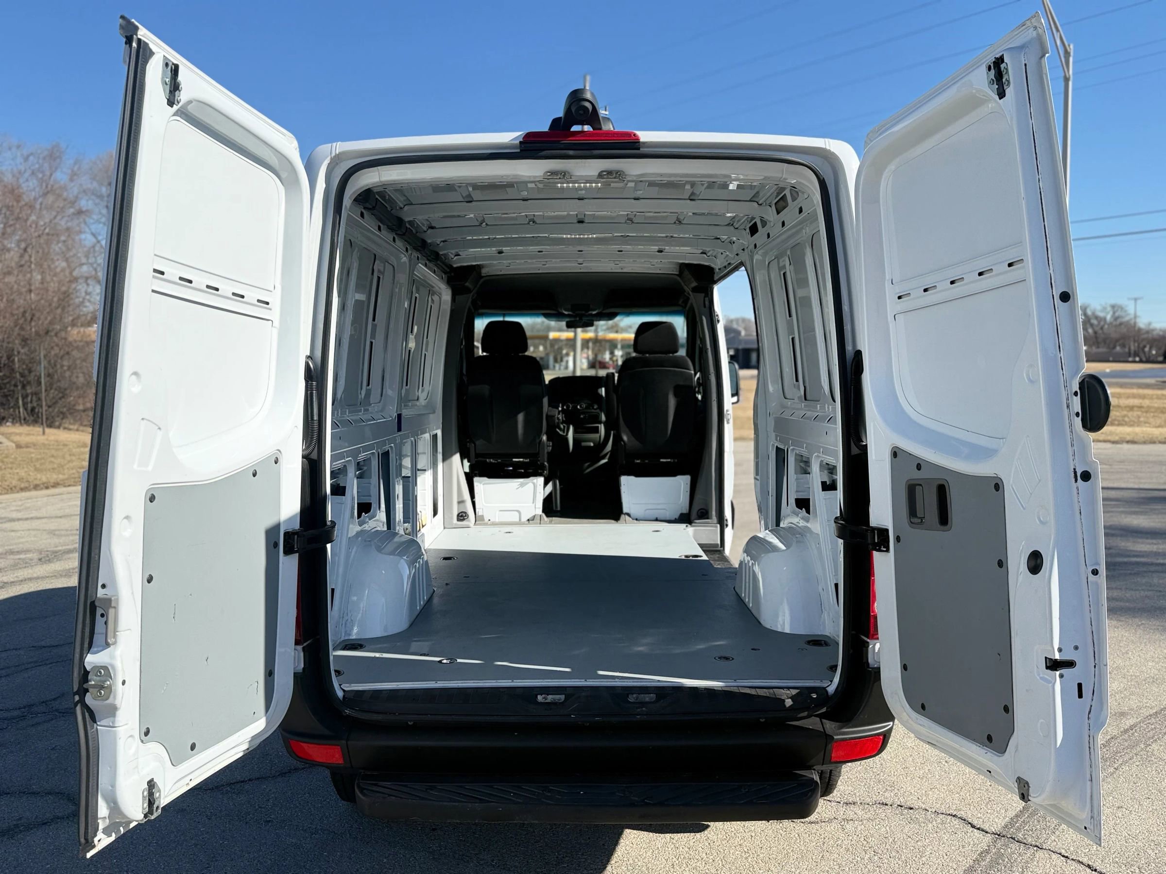 Used 2017 Mercedes-Benz Sprinter 2500 w/ Workspace Access Package image 10