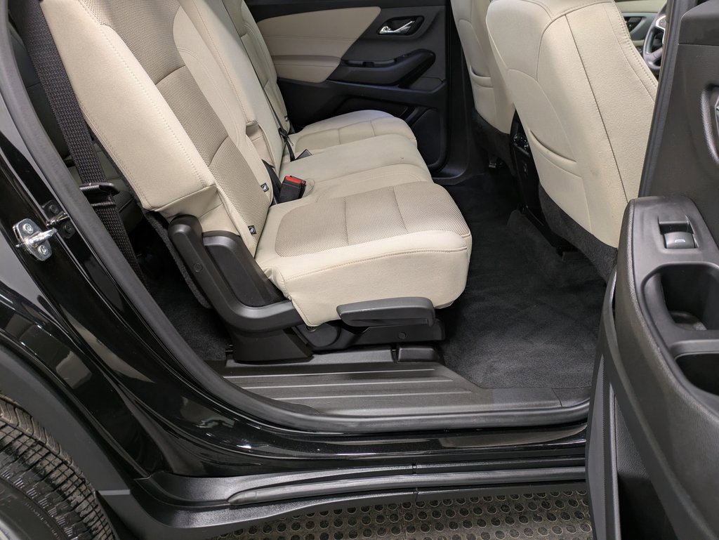 Used 2022 Chevrolet Traverse LS image 25