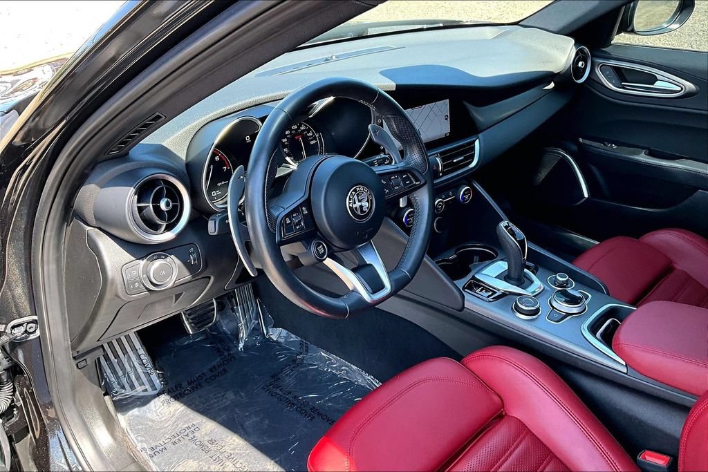 Used 2022 Alfa Romeo Giulia Veloce RWD image 17