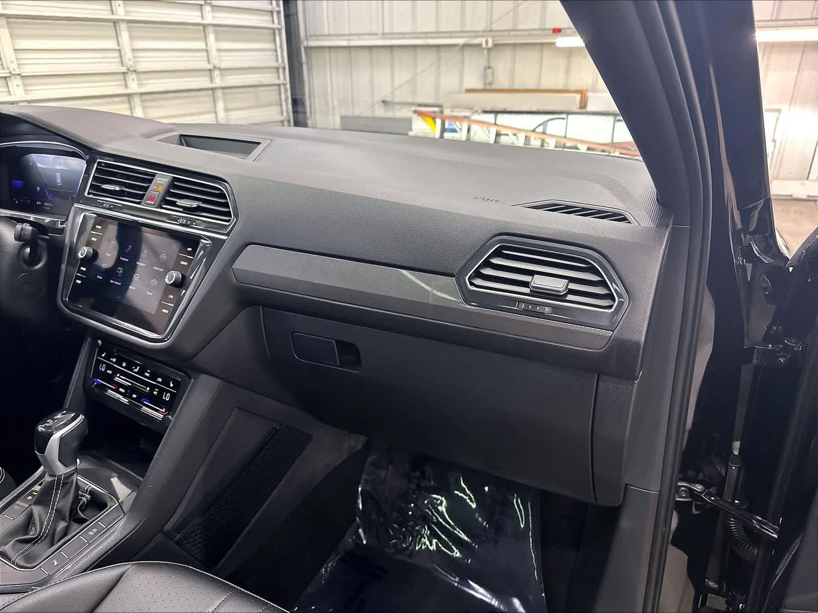 Used 2023 Volkswagen Tiguan SE R-Line FWD image 30