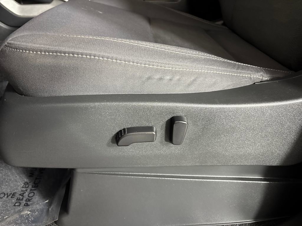 Used 2023 Nissan Frontier SV image 9