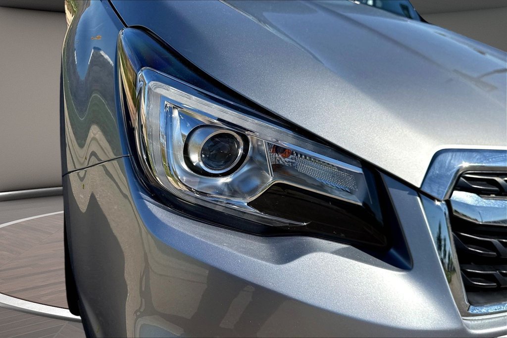 Used 2018 Subaru Forester 2.5i Touring AWD/4WD image 32