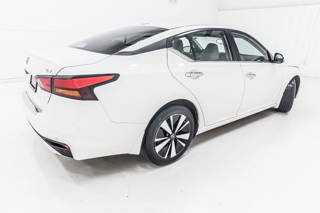 Used 2021 Nissan Altima 2.5 SV w/ SV Premium Package FWD image 6