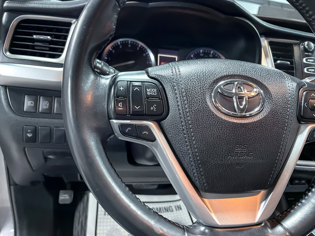Used 2018 Toyota Highlander XLE image 22