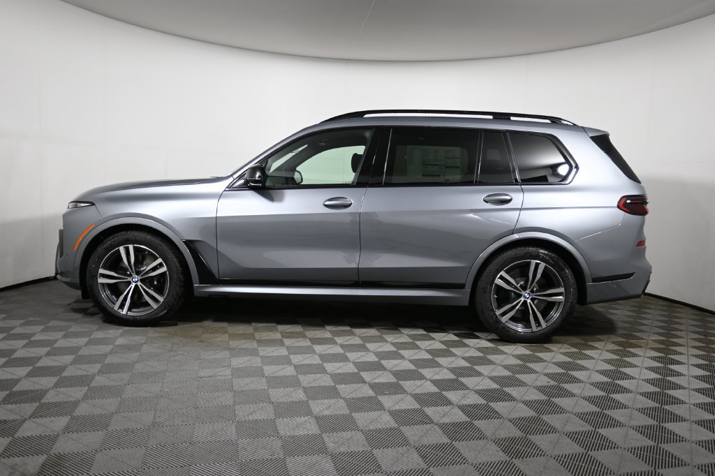 Used 2027 BMW X7 M60i AWD/4WD image 2