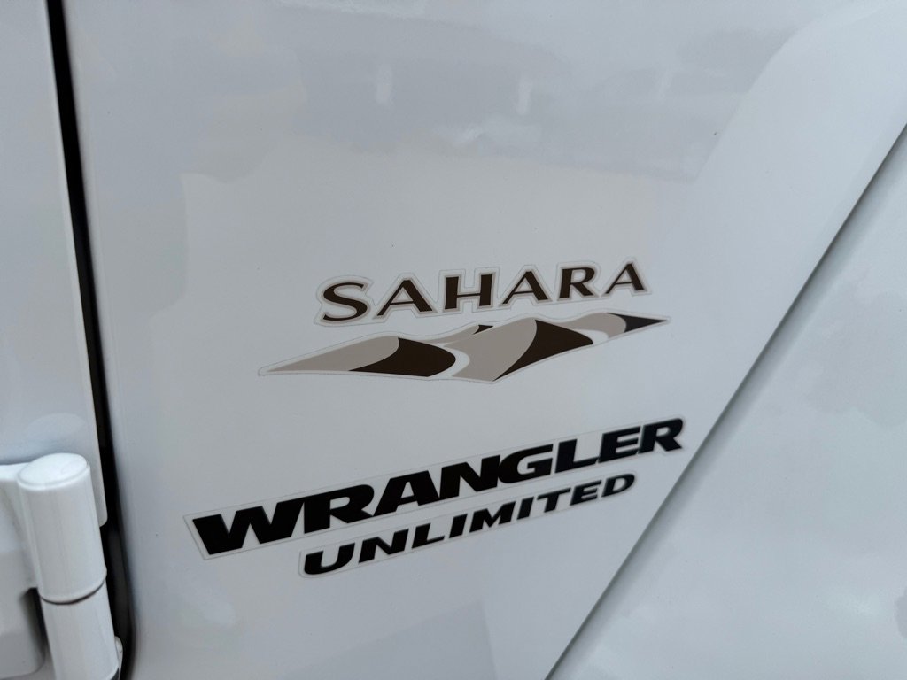 Used 2016 Jeep Wrangler Unlimited Sahara w/ Connectivity Group image 9