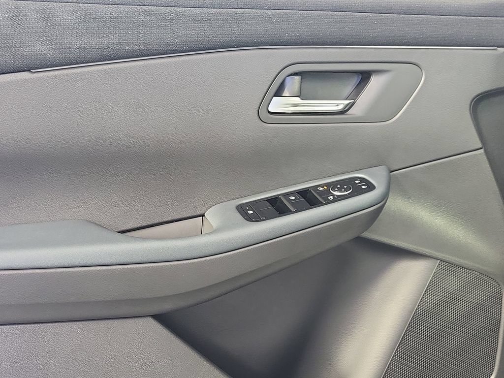 New 2026 Nissan Leaf SV+ w/ Floor Mat Package (SV+) FWD image 8