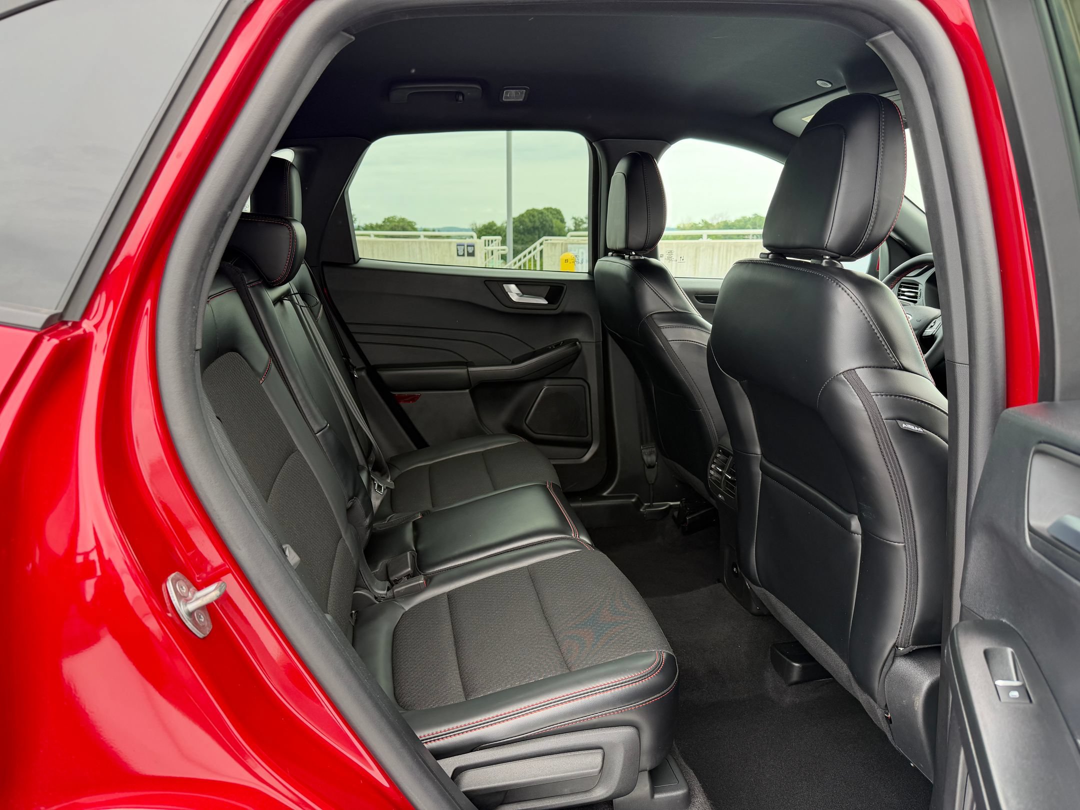 Used 2025 Ford Escape ST-Line Select AWD/4WD image 28