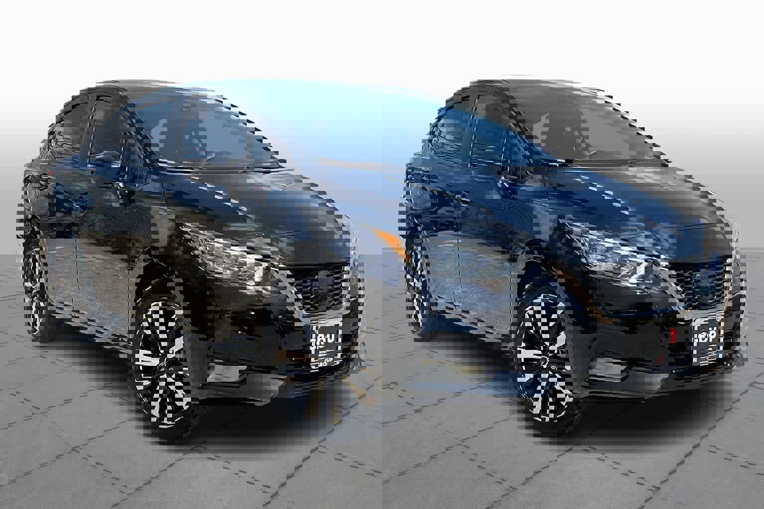 Used 2021 Nissan Versa SR w/ Convenience Package image 3