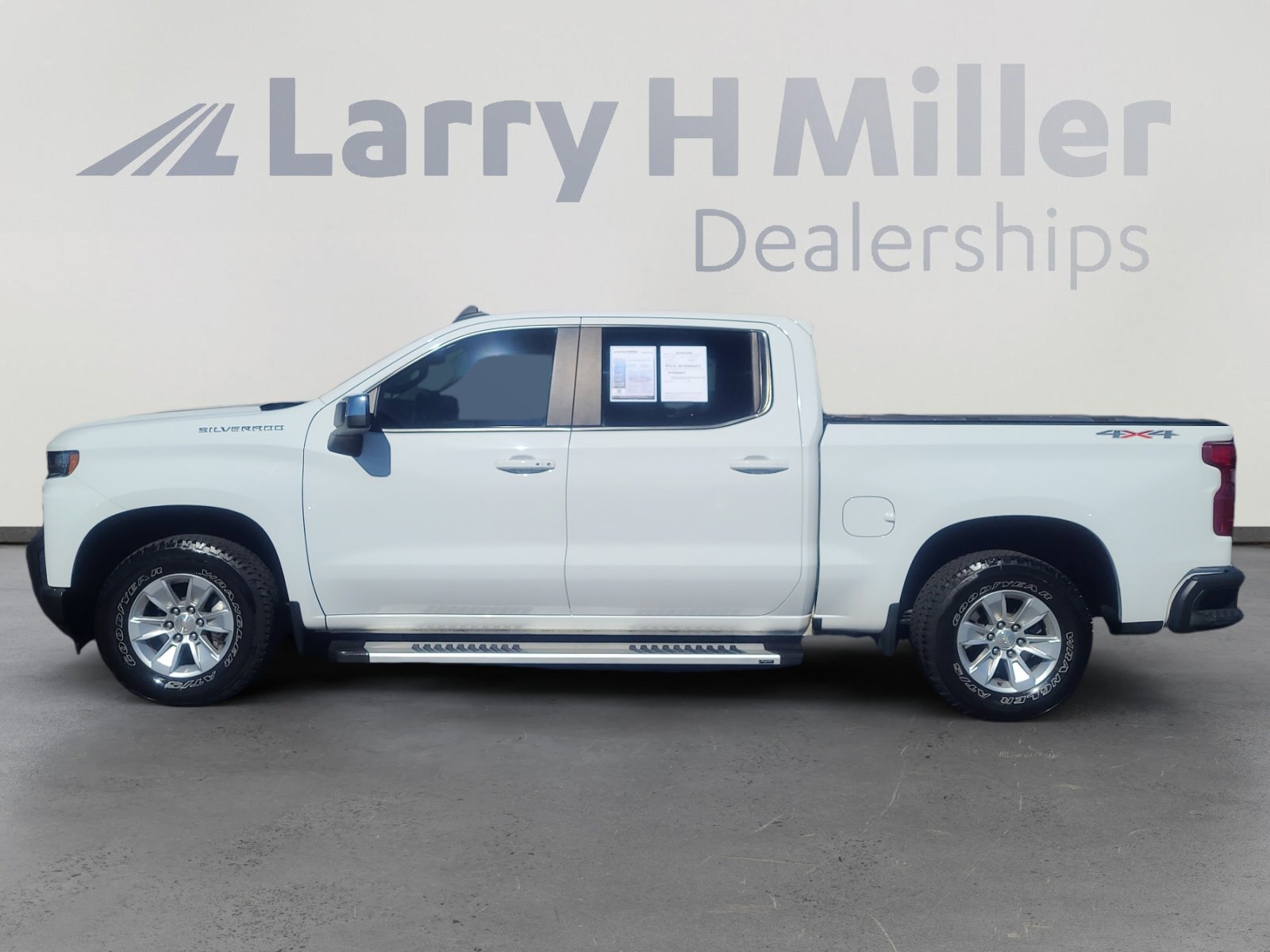 Used 2020 Chevrolet Silverado 1500 LT w/ Convenience Package image 2