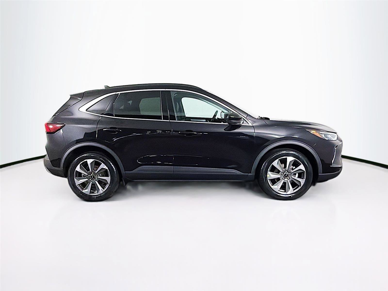 Used 2023 Ford Escape Platinum image 8