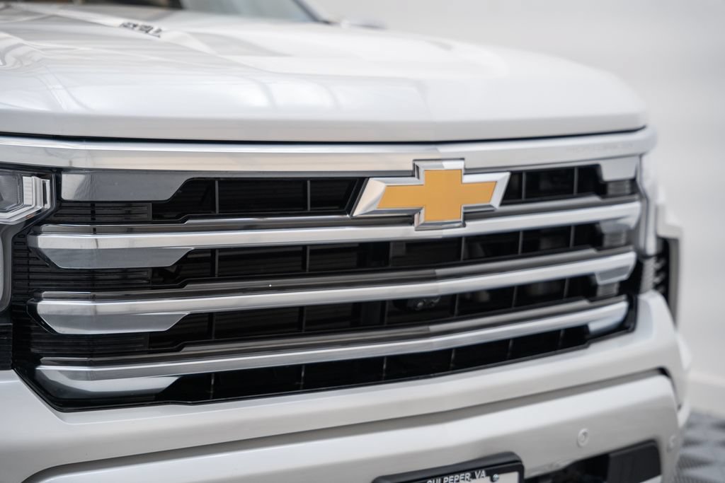 Used 2025 Chevrolet Silverado 1500 High Country AWD/4WD image 12