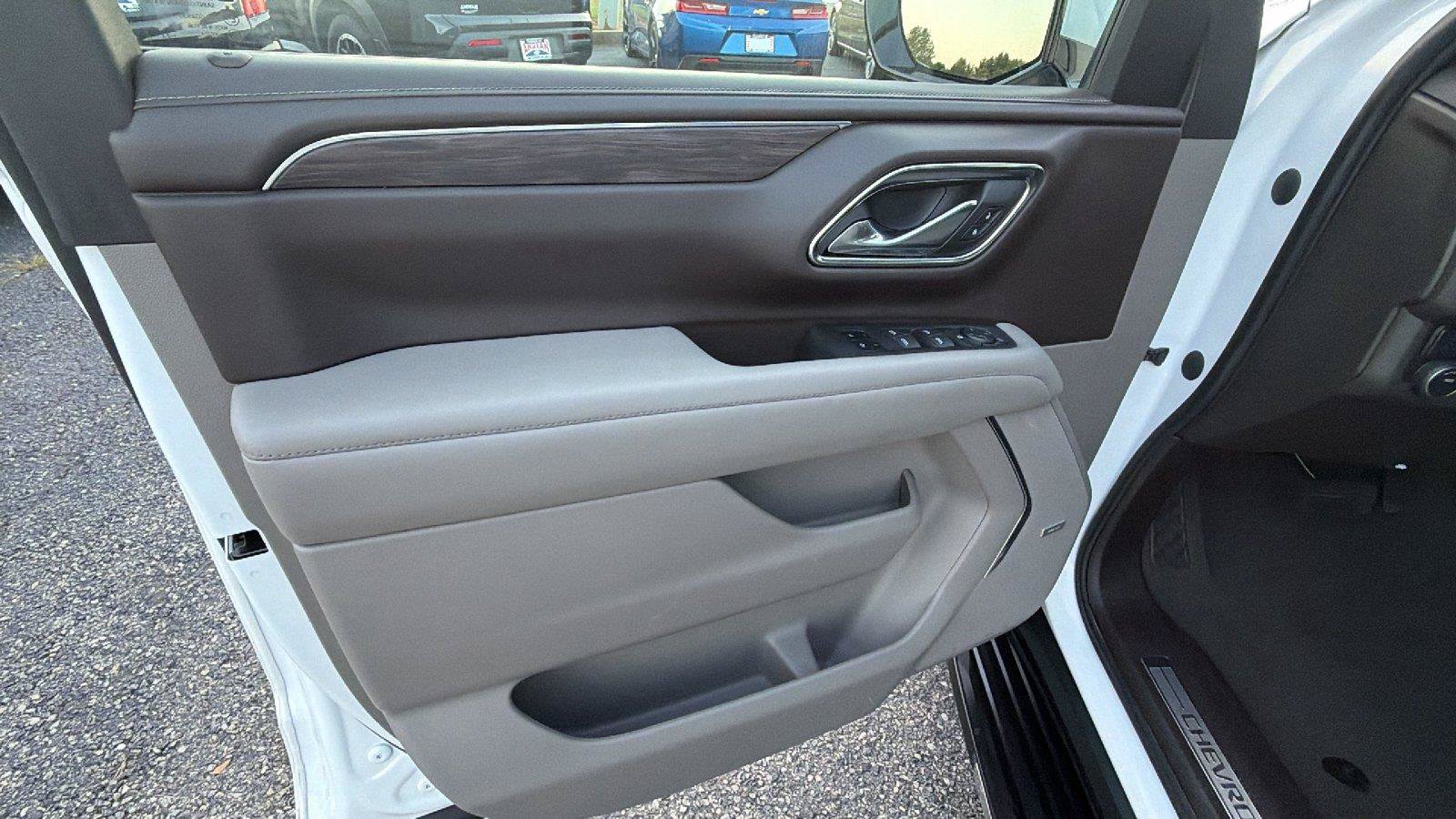 Used 2023 Chevrolet Suburban LT RWD image 14