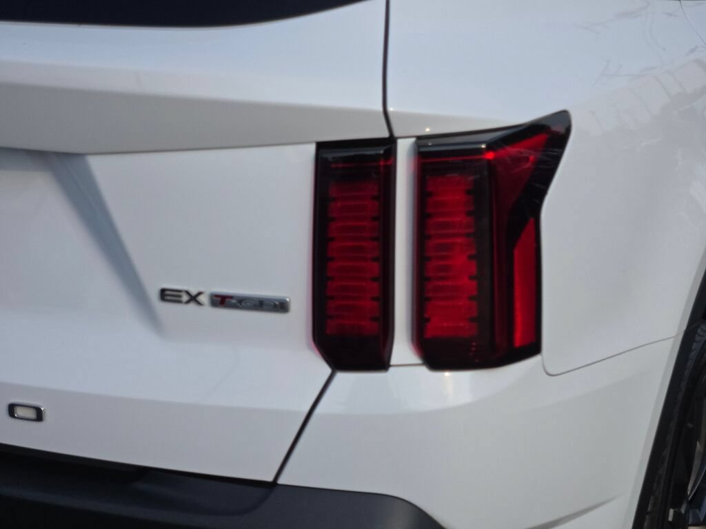 Used 2021 Kia Sorento EX w/ EX AWD X-Line Package image 11