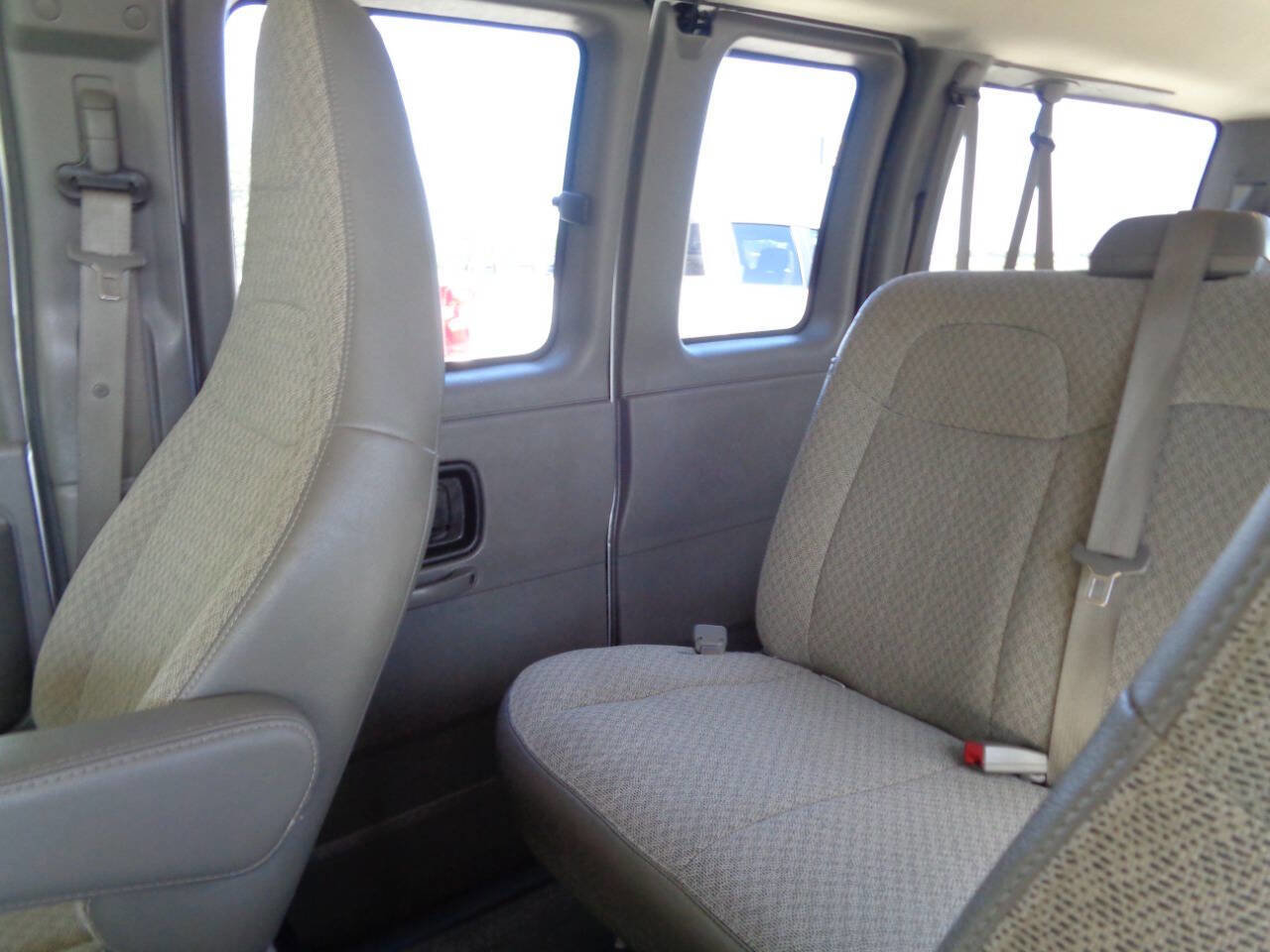 Used 2018 Chevrolet Express 2500 LT w/ LT Preferred Equipment Group RWD image 37