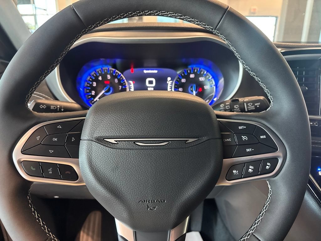 New 2027 Chrysler Pacifica Select FWD image 9