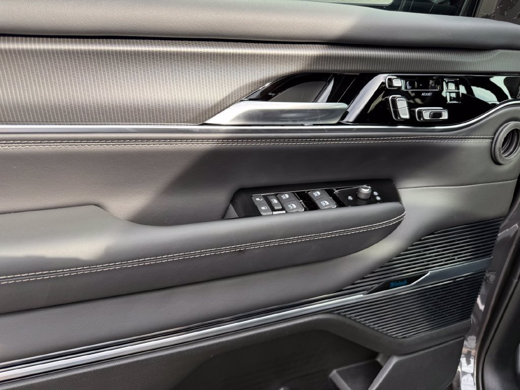 New 2026 Jeep Grand Wagoneer Summit AWD/4WD image 10