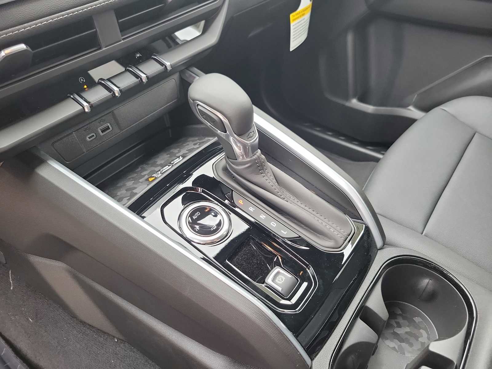 New 2025 Chevrolet Colorado LT w/ LT Convenience Package image 17