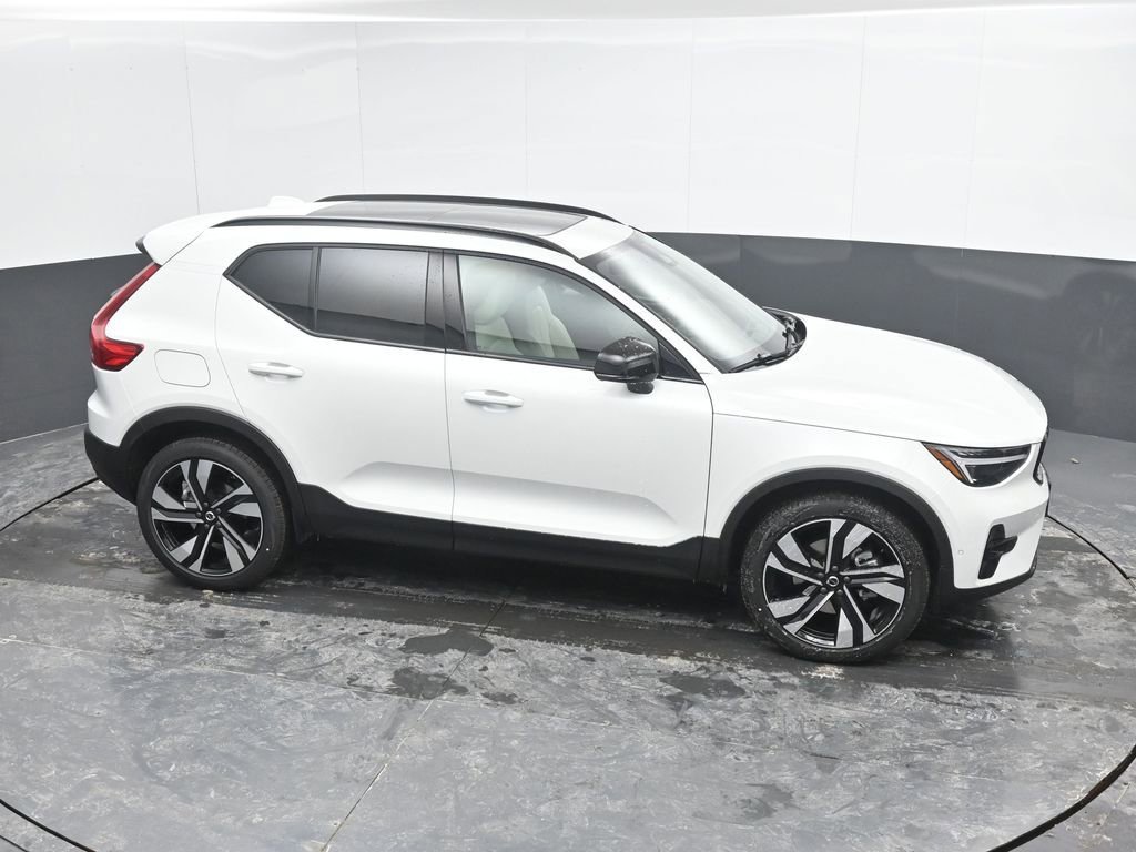 New 2026 Volvo XC40 B5 Ultra w/ Protection Package Premier image 31