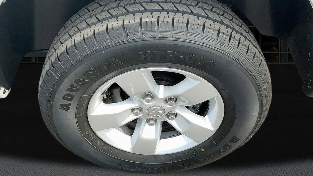 Used 2022 RAM 1500 Classic SLT image 9