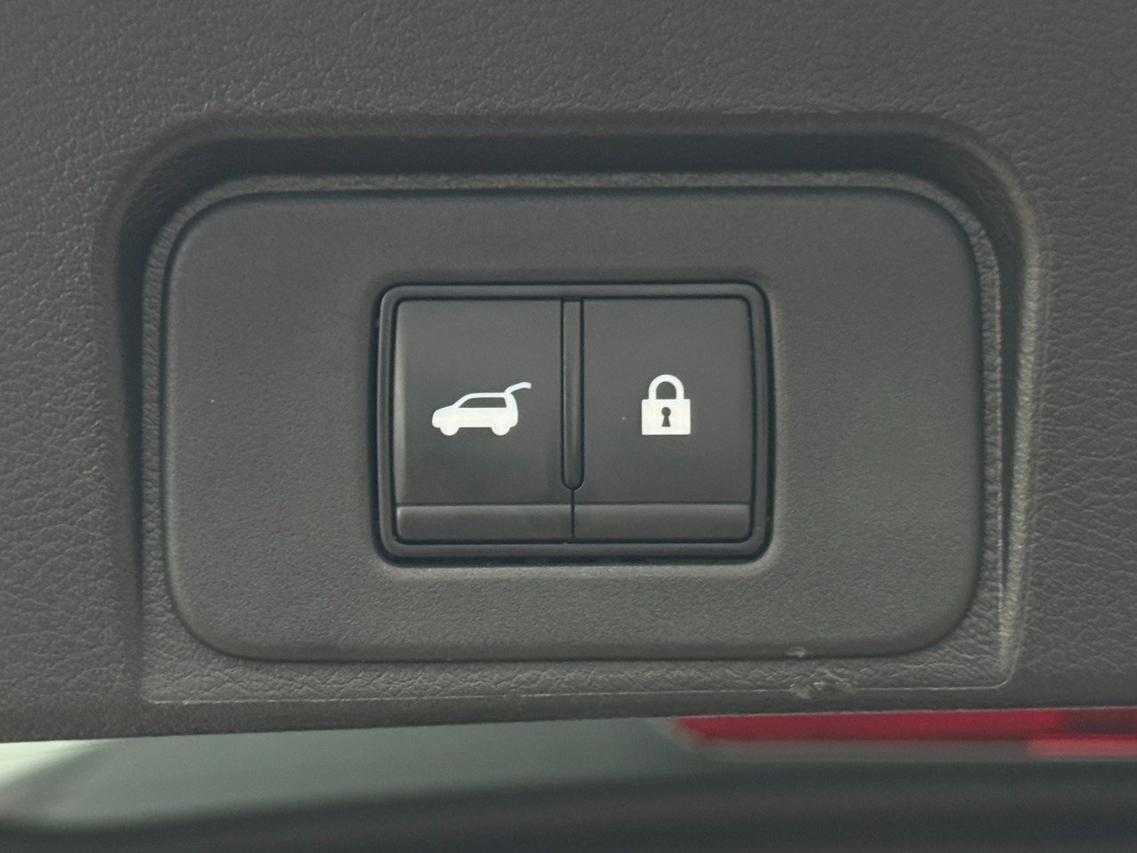 Used 2024 Nissan Rogue SV image 18