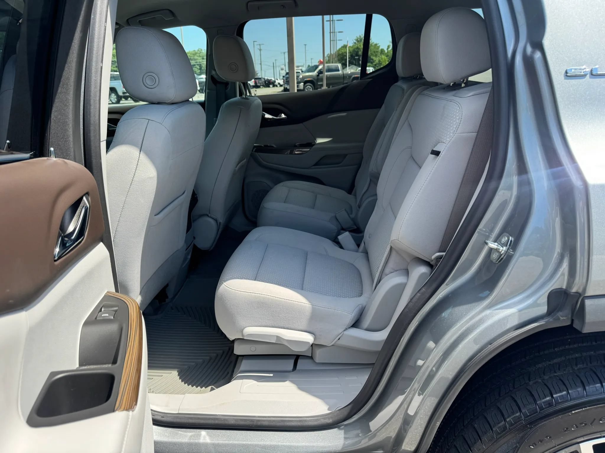 Used 2023 GMC Acadia SLE AWD/4WD image 35
