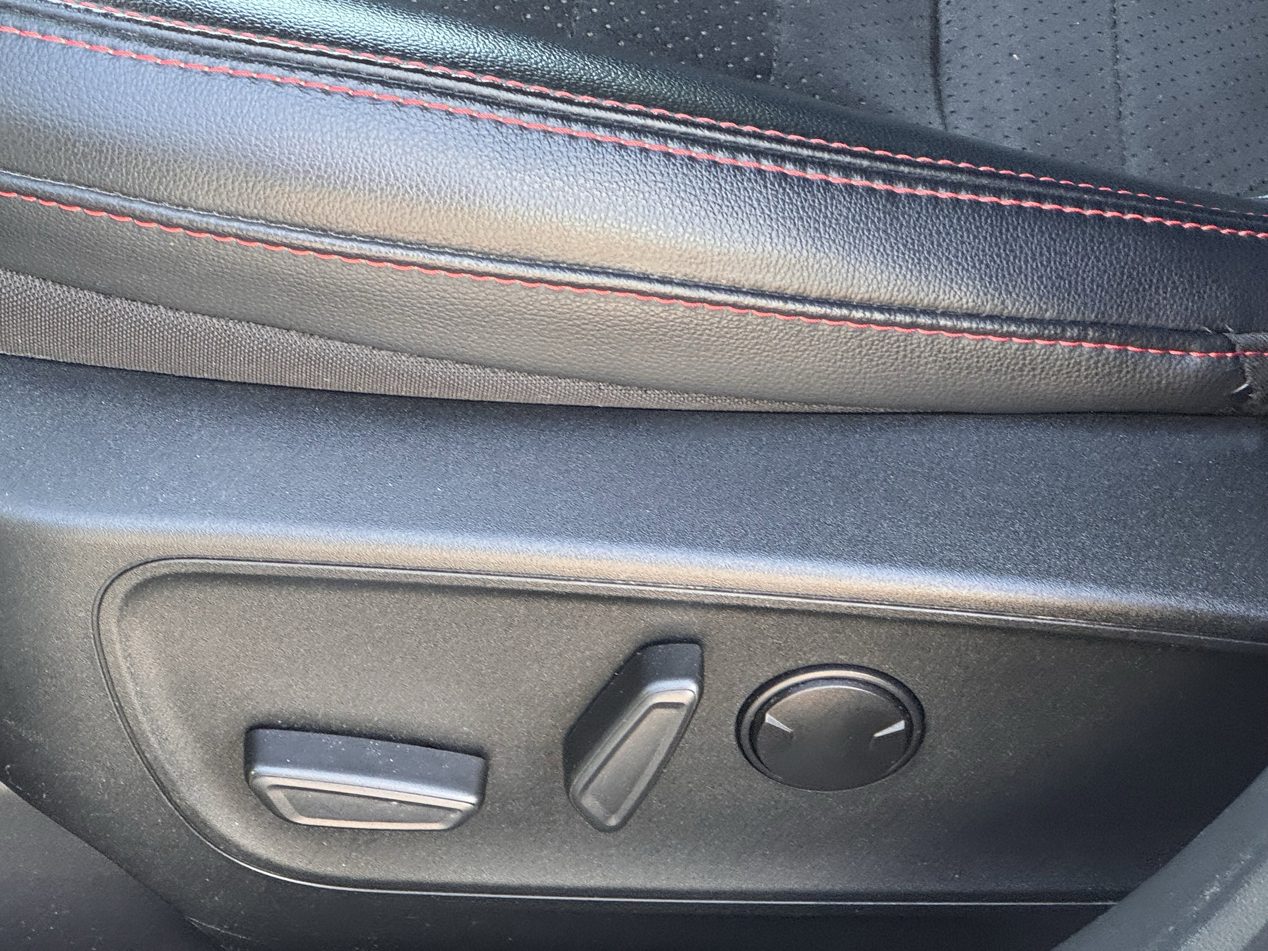 Used 2021 Ford Escape SEL w/ SEL Stealth AWD Package image 8